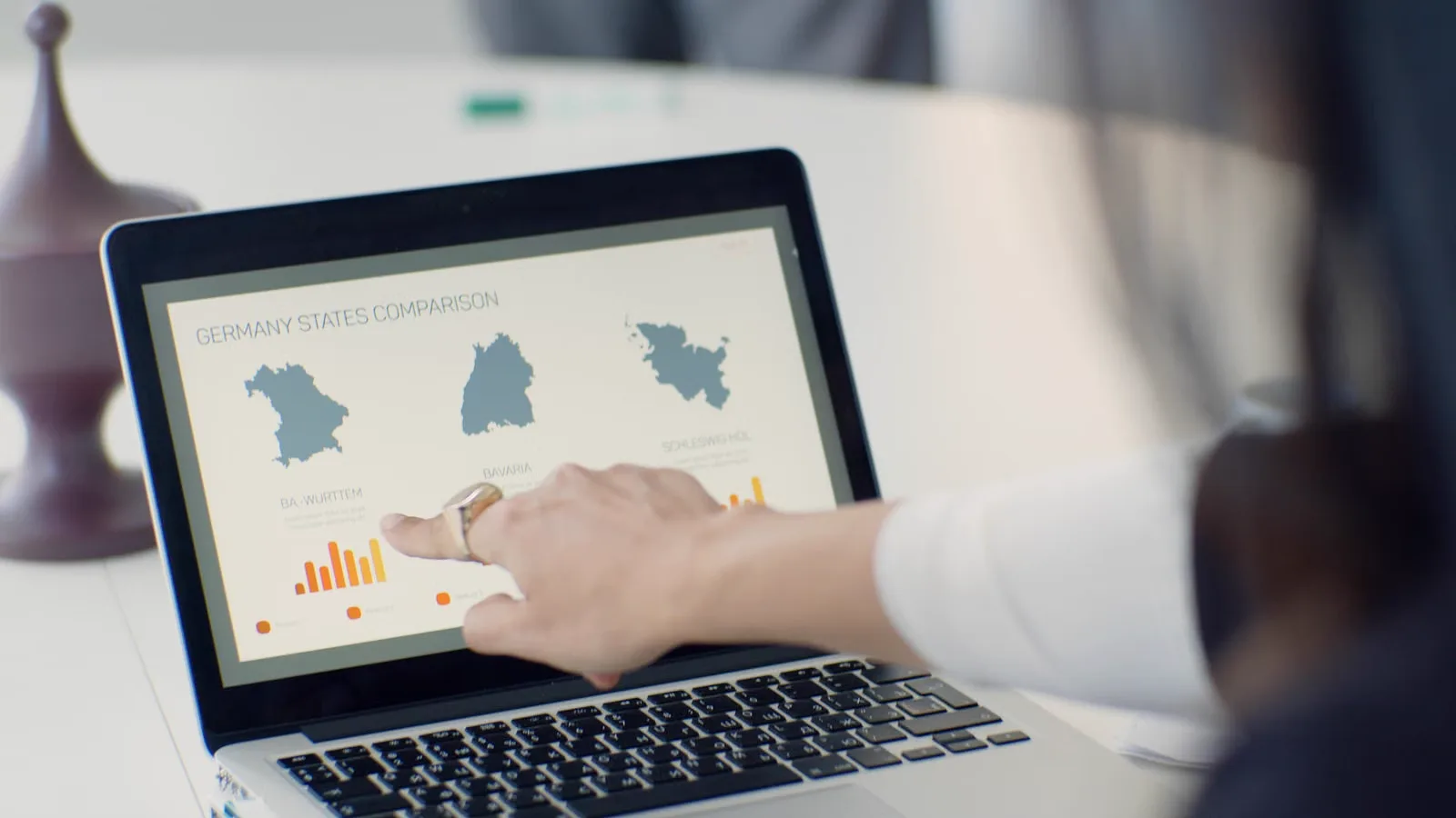Accesstrade vs Adpia: Nên Đăng Ký Sàn Nào Trước? (So Sánh Thực Tế)